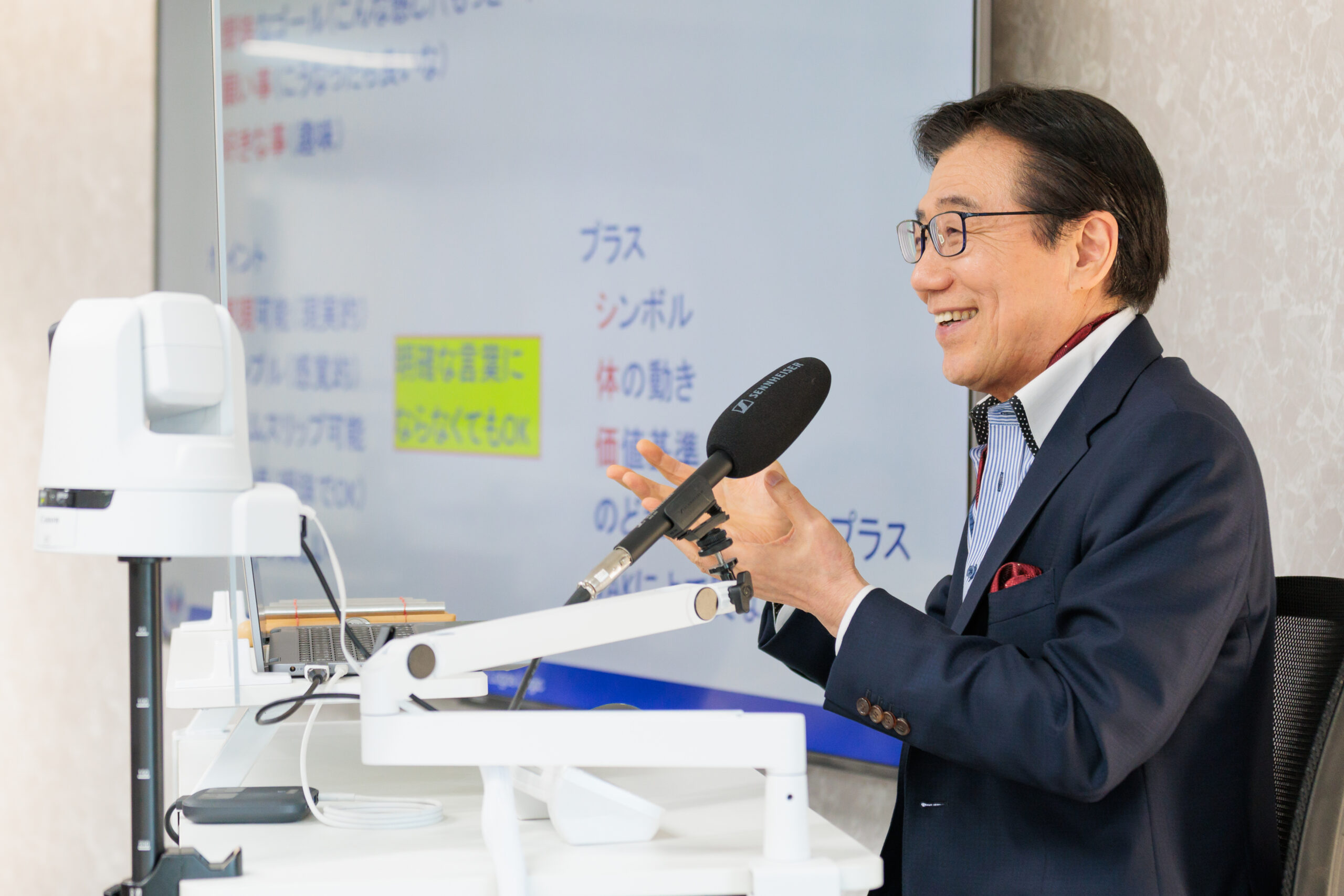 受講者に向けて話す代表田中誠
